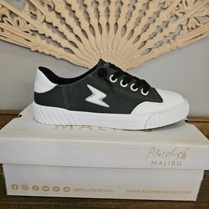 NIB Blowfish Casual Sneaker Black White 3Y